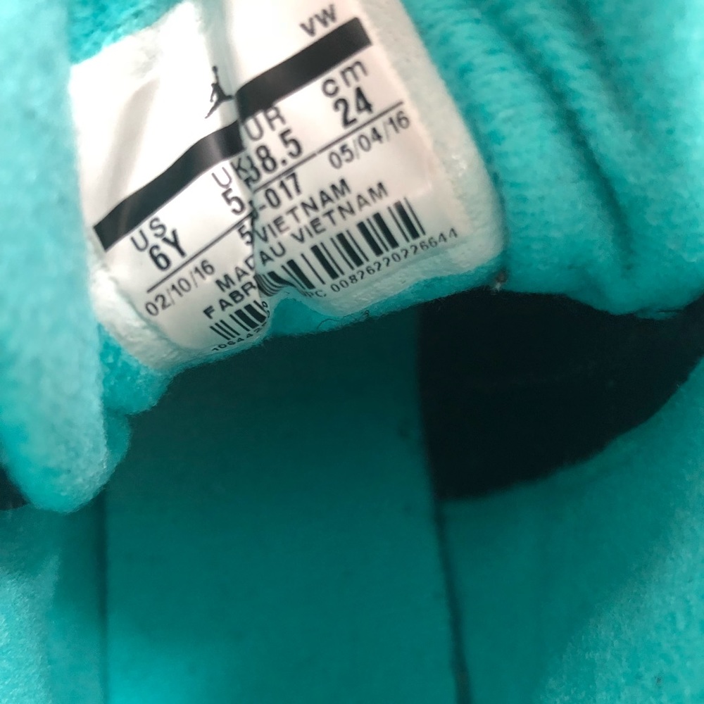 Jordan 12s - Picture 4 of 5